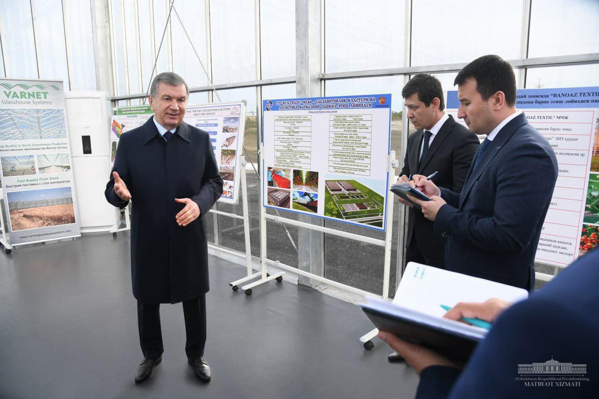 Президент Бухорода барпо этилаётган инновацион иссиқхона ҳудудида бўлди