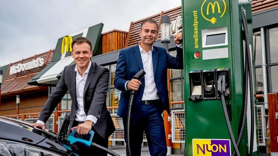 McDonald's мижозларни жалб қилиш мақсадида электрокарлар учун қувватлаш станцияларини очмоқда