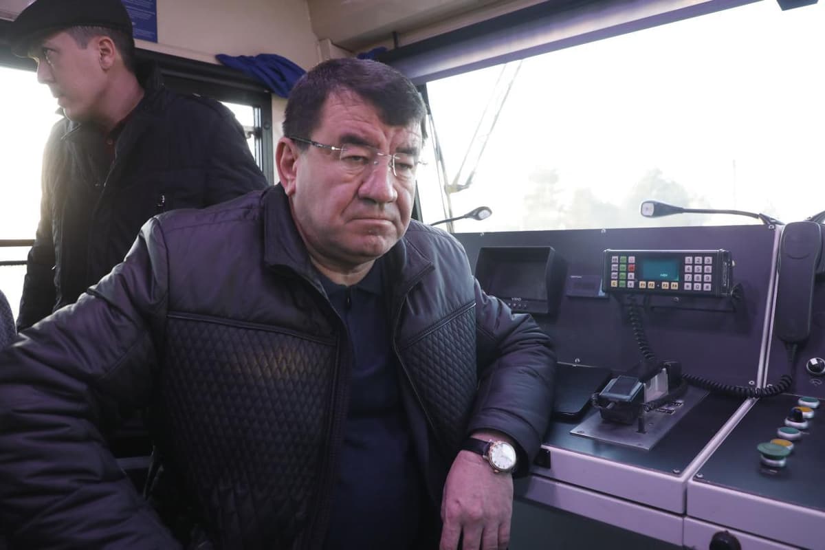 To‘ra Bobolov Surxondaryoni poyezdda kezdi