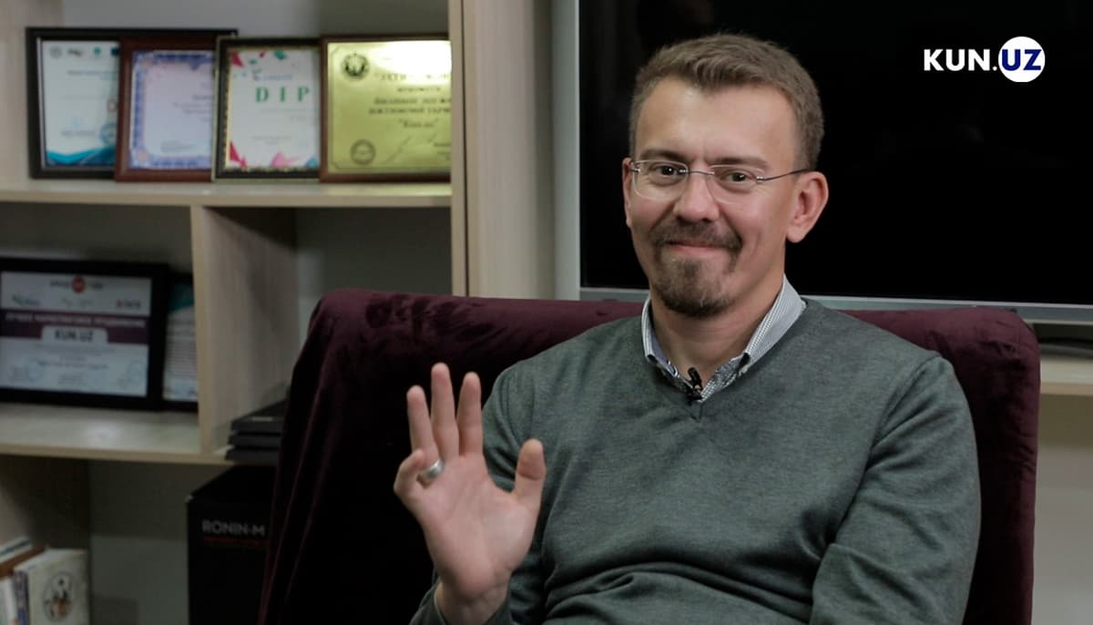 «Kamera ortida bo‘lishni tanladim» – Abdullajon roli bilan tanilgan Shuhrat Qayumov bilan suhbat