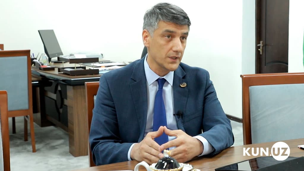 «Bizda hukumatga ta'sir qiladigan partiyalar hali shakllangani yo‘q» - Alisher Qodirov bilan saylovlar va partiya faoliyati haqida suhbat