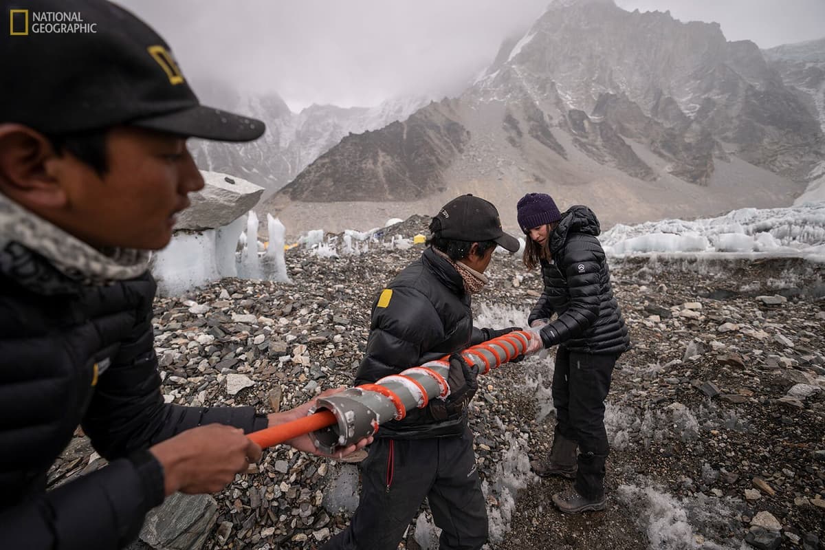 Everestda dunyodagi ikkita eng baland meteostansiyalar o‘rnatildi