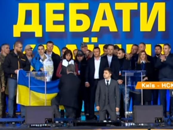 Poroshenko va Zelenskiy Ukraina xalqi oldida tiz cho‘kdi