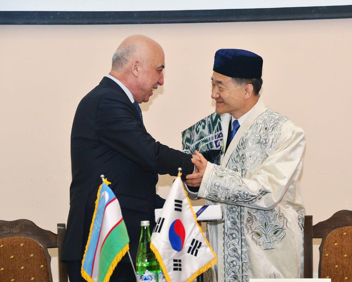 Koreya Respublikasi Sog‘liqni saqlash va ijtimoiy ta'minot vaziriga faxriy professor unvoni berildi