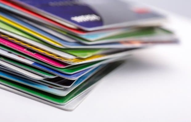 Fuqarolarning plastik kartalaridan pullarni yashirin ravishda o‘g‘irlab kelgan bank xodimlariga nisbatan jinoyat ishi ochildi