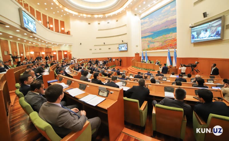 Senatda hokimlik va vazirliklarga qilingan qo‘ng‘iroqlar javobsiz qolishi tanqid qilindi