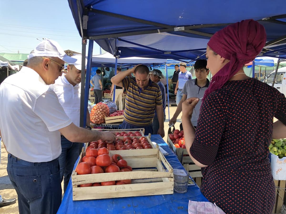 Артыкходжаев изучил цены на продукты питания на Куйлюкском базаре и Чорсу