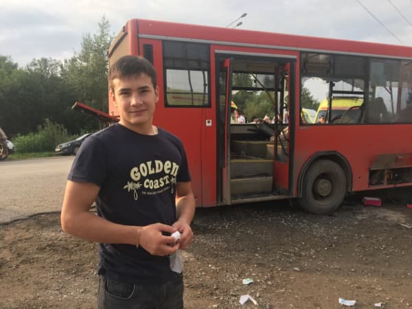 Узбекистанец спас людей из автобуса, попавшего в ДТП в Перми