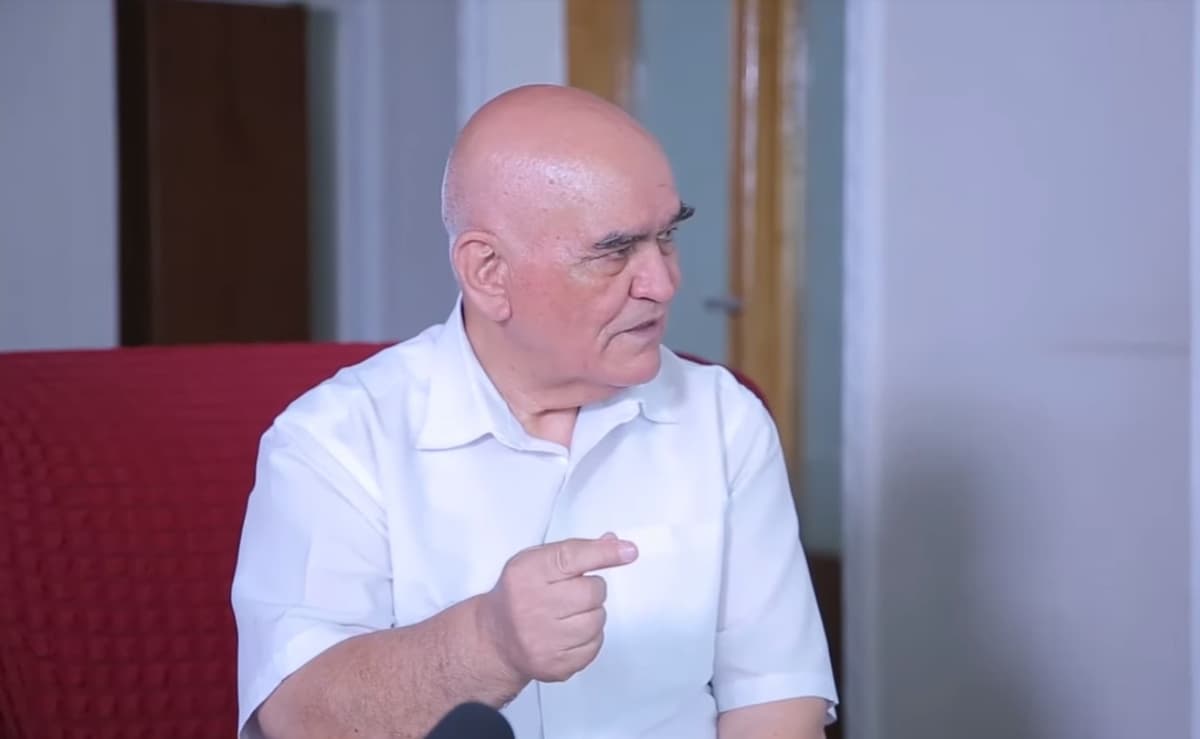 Bojxonaning birinchi rahbari sim o‘rniga o‘rab olib chiqilgan tillalar, Rossiyada qolib ketgan pullar, «Uragan» nomi va Samarqanddagi voqea haqida