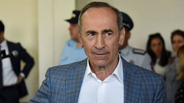Armanistonda mamlakat sobiq prezidenti Robert Kocharyan hibsga olindi
