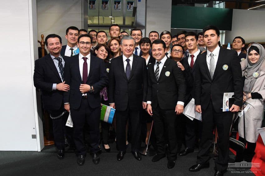 Foto: Prezident Yaponiyadagi vatandoshlar bilan uchrashdi