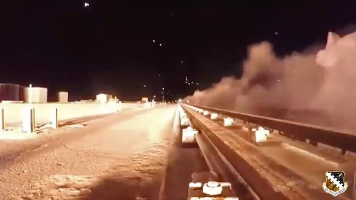 Video: Soatiga 10 ming kilometrdan yuqoriroq tezlikka ega gipertovushli obekt sinaldi