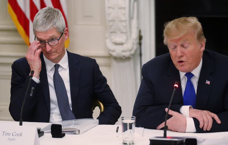 Tramp Apple rahbarini boshqa familiya bilan atadi