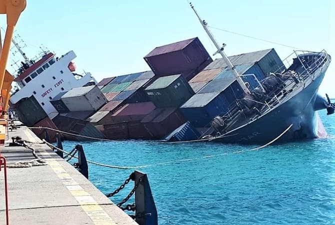 Eron portida yuzlab konteynerlar ortilgan savdo kemasi cho‘kib ketdi