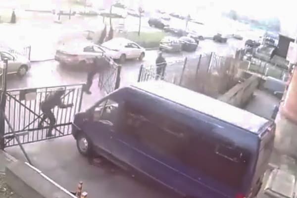 Internetda maxsus xizmatlarning gumonlanuvchilarni “beso‘naqay” ta'qib qilishi videosi e'lon qilindi 