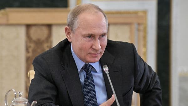 Putin bolalar uchun eng foydali kitoblar Qur'on, Injil va Tavrot ekanligini aytdi