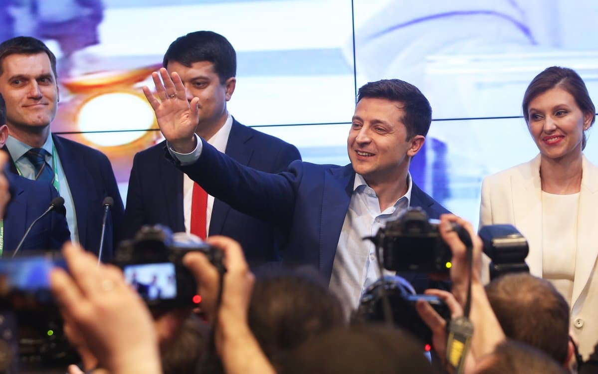 Зеленский биринчиси эмас: давлат раҳбарига айланган артистлар