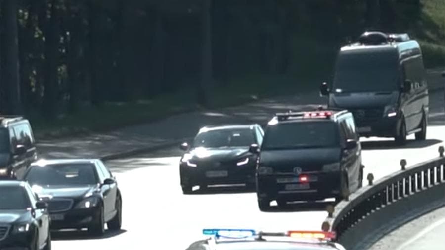 Ukrainaliklar Zelenskiyning uzun kortejini tanqid qilishdi