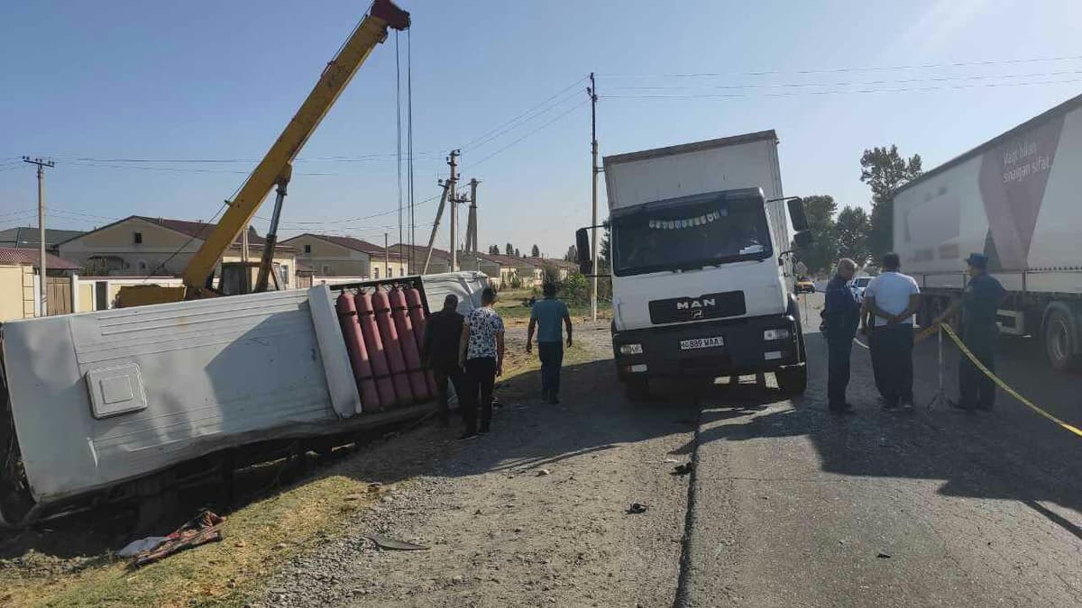 Samarqand viloyatida avtobus va yuk mashinasi to‘qnashdi. Bir kishi halok bo‘lgan, 20dan ortiq kishi jarohatlangan