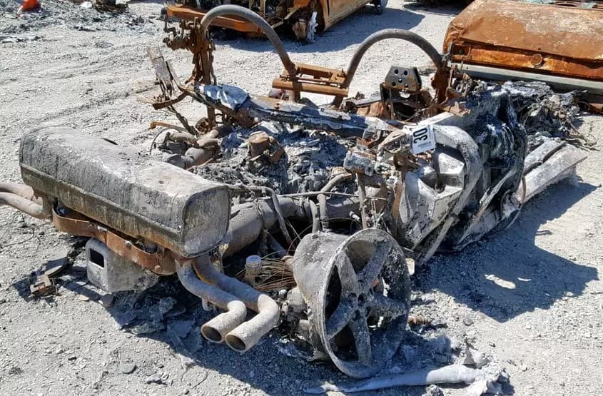 Yonib kul bo‘lgan Ferrari’ga onlayn-auksionda xaridor topildi