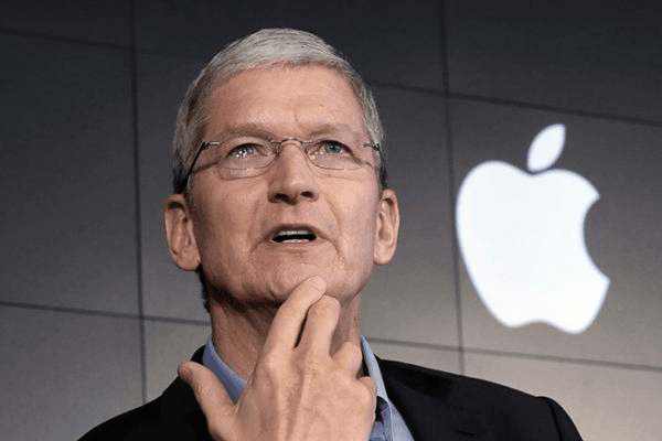 Apple rahbari Tim Kuk Trampning xatosidan keyin tvitterda ismini o‘zgartirdi