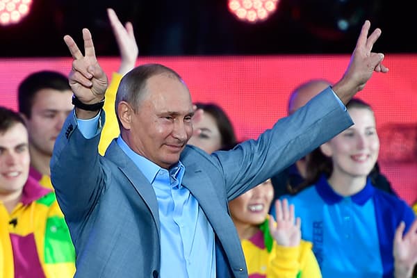 Putin hukumatga yoshlarning internetda o‘zlarini qanday tutishlarini o‘rganib chiqishni topshirdi