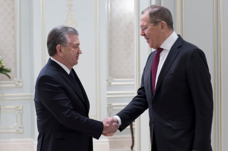 Shavkat Mirziyoyev awards Sergey Lavrov with the order “Dustlik”