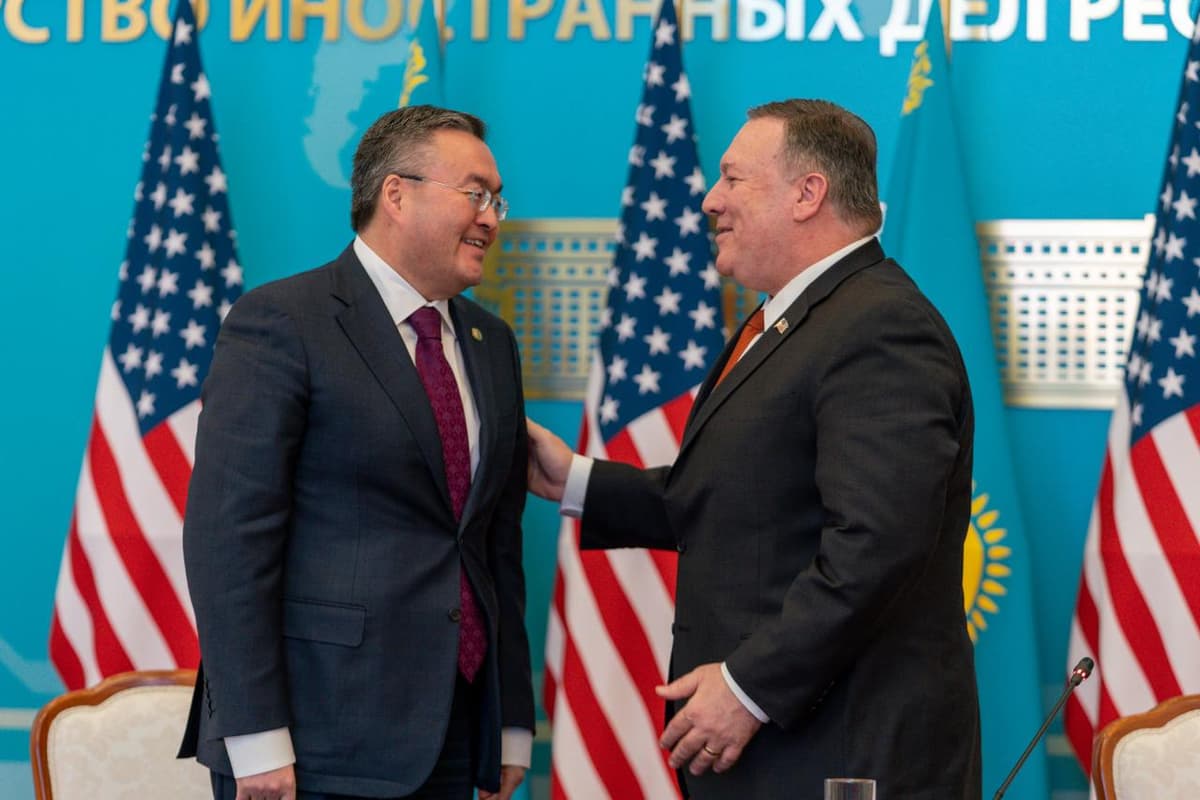 Pompeo Qozog‘istonni AQSh kompaniyalari bilan hamkorlik qilishga chaqirdi