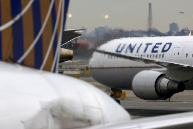 United Airlines коронавирус туфайли катта қарз олишга мажбур бўлди