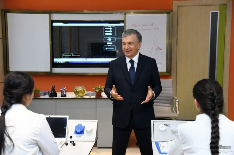 Shavkat Mirziyoyev Xiva shahridagi Prezident maktabini borib ko‘rdi
