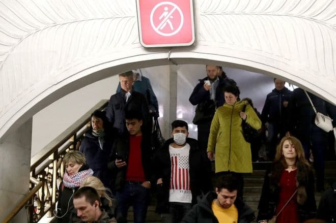 Koronavirus: Moskvada yuqori shaylik rejimi, Sankt-Peterburgda talabalar karantinda