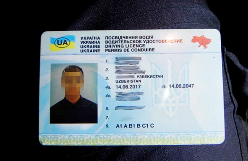 Pragada Polsha vizasi va Ukraina guvohnomasiga ega bo‘lgan o‘zbekistonlik taksichi ushlandi