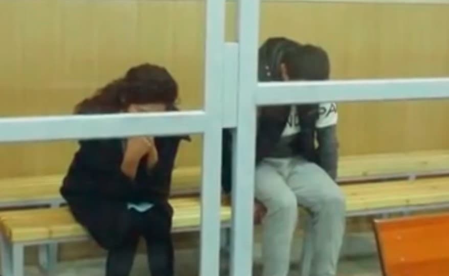 «Kamolon» mahallasida turmush o‘rtog‘ini o‘ldirgan kelin va uning qarindoshiga sud hukmi e'lon qilindi 