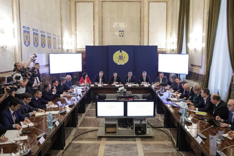 Ruminiya bosh vaziri karantinga ketdi