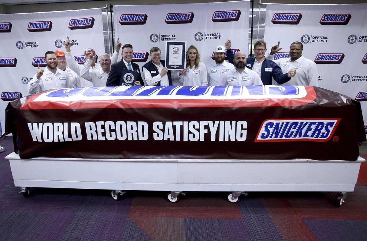Texasda dunyodagi eng katta Snickers batoni tayyorlandi