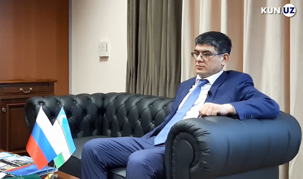 «O‘qishdan haydalgan, yaqinlari bexabar» – bosh konsul farzandi Rossiyada o‘qiyotgan ota-onalarga murojaat qildi