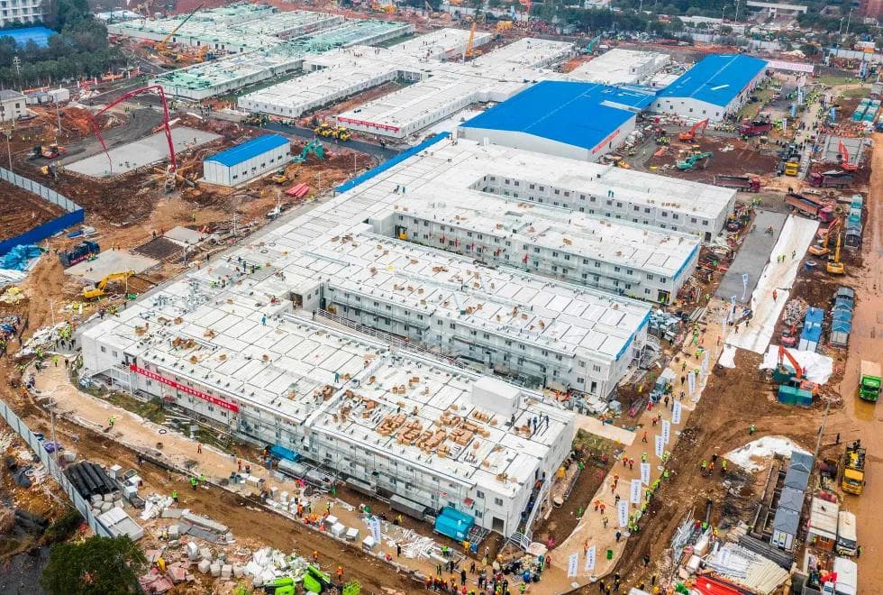 Foto: Uxanda koronavirusga chalinganlarga mo‘ljallangan ilk shifoxona 10 kun ichida qurildi