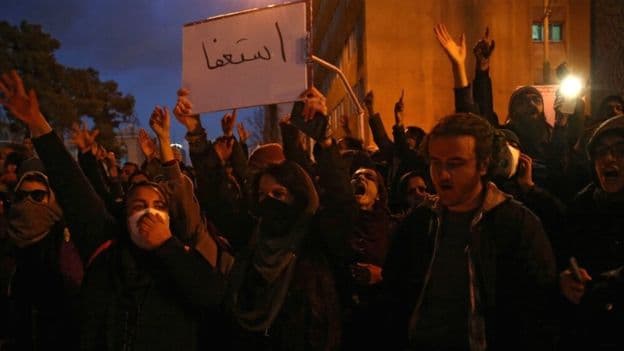 В Тегеране протестующие потребовали ухода аятоллы Хаменеи