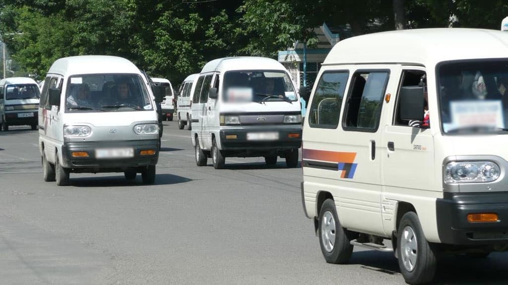 Qator viloyatlarda ham jamoat transporti harakati to‘xtatilmoqda