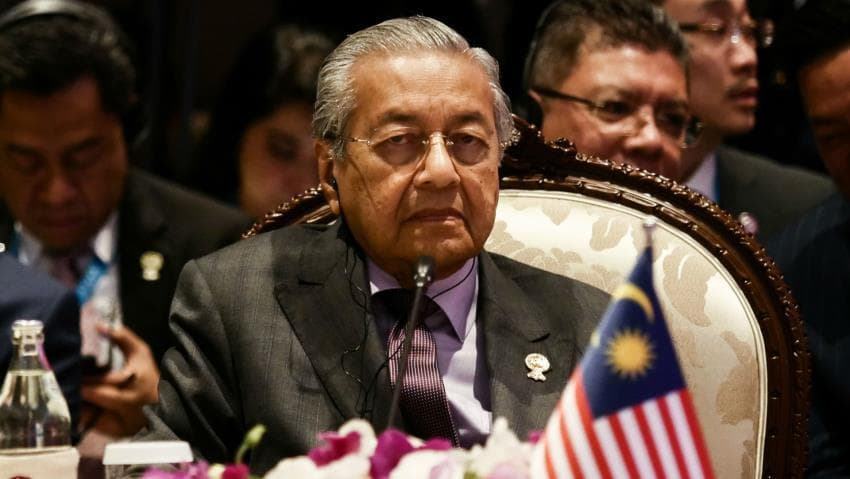 Malayziyaning iste'foga chiqqan bosh vaziri vaqtincha o‘z lavozimida qoldi