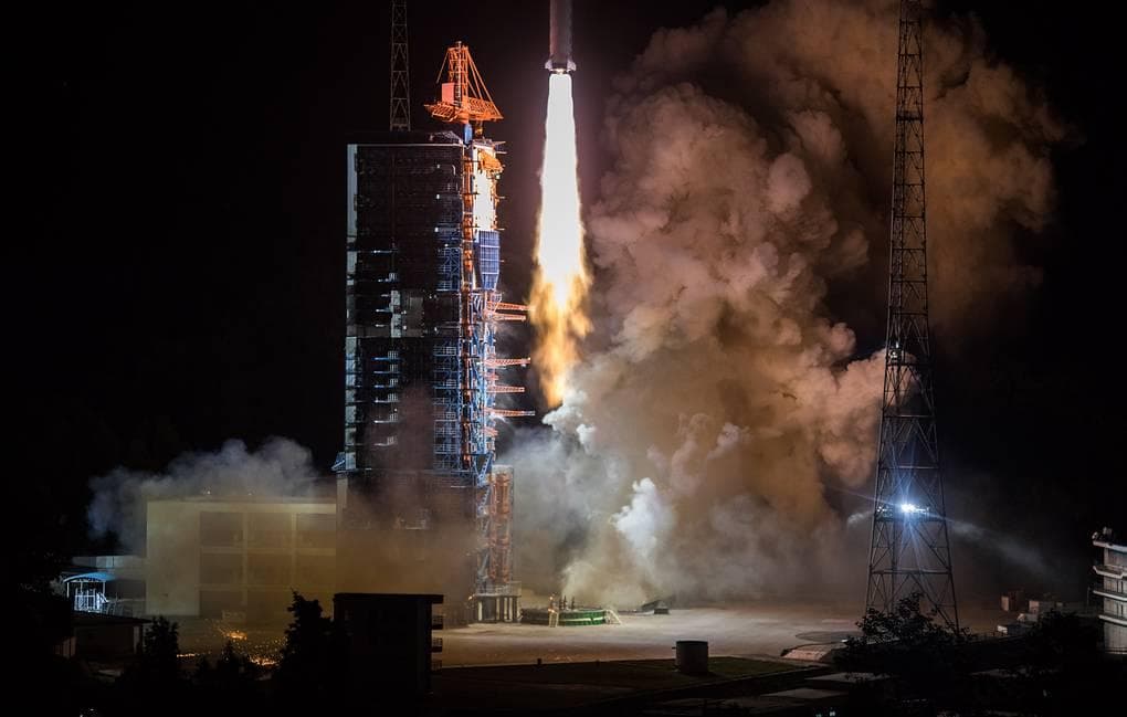 Xitoy o‘zining eng katta fazoviy raketasini orbitaga uchirdi