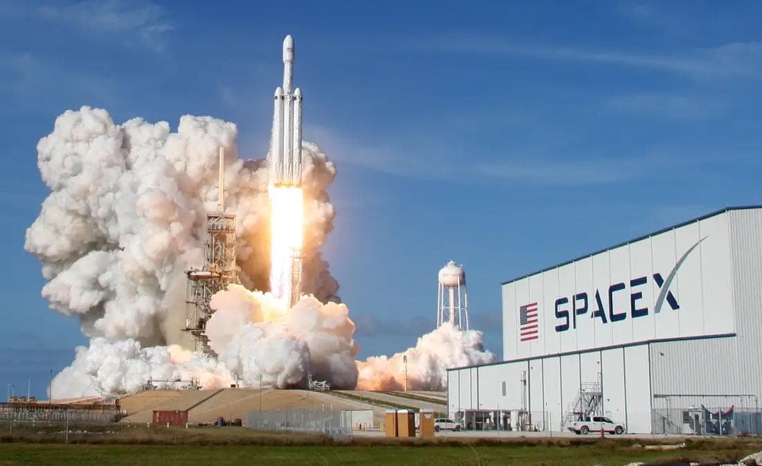 Space X навбатдаги 60 та сунъий йўлдошини орбитага чиқарди 