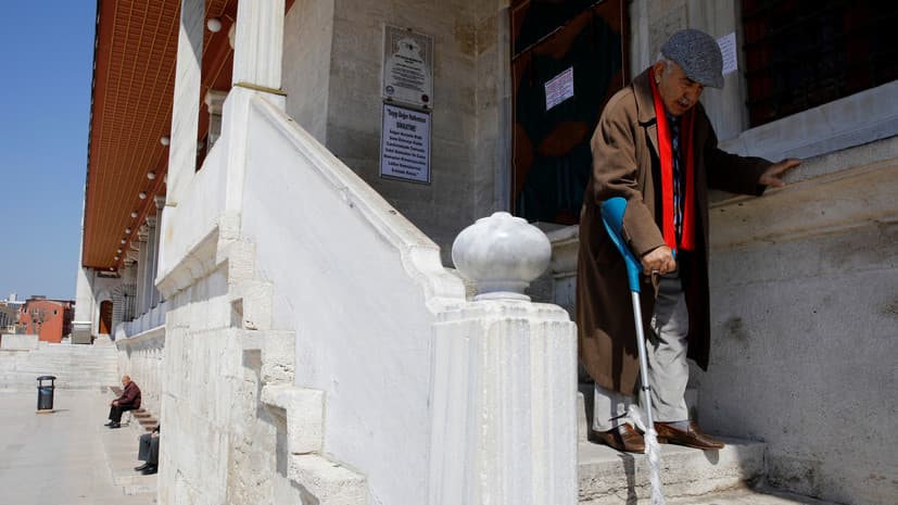 Turkiyada yoshi 65dan oshgan shaxslarning ko‘chaga chiqishi taqiqlandi