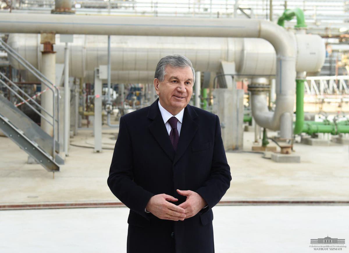 Shavkat Mirziyoyev «Navoiyazot»da barpo etilayotgan yangi korxonalar qurilishini borib ko‘rdi