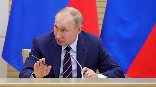 Putin prezidentning hokimiyat tepasida cheksiz turishiga qarshi chiqdi