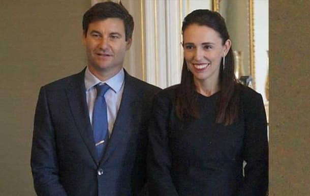 Yangi Zelandiya bosh vaziri yangi karantin cheklovlari sababli kafega kiritilmadi