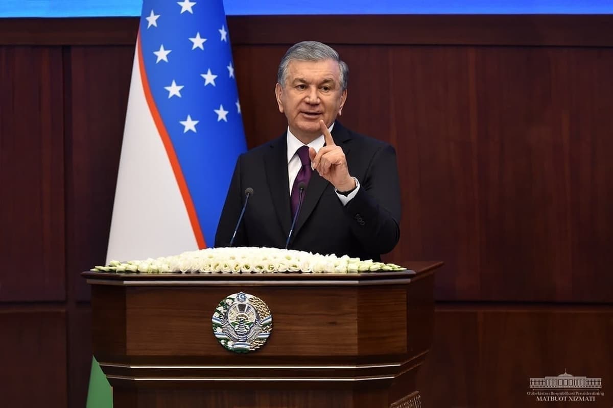 President Mirziyoyev awards a group of military personnel and law enforcement officers