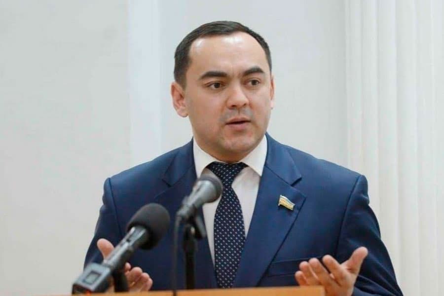 Абдукодир Ташкулов: «Почему студентки должны встречать иностранные делегации с цветами?»