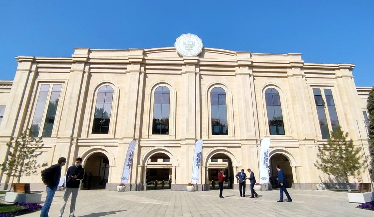 «Ipak yo‘li» turizm xalqaro universitetining butunlay yangilangan smart kampusi ochildi