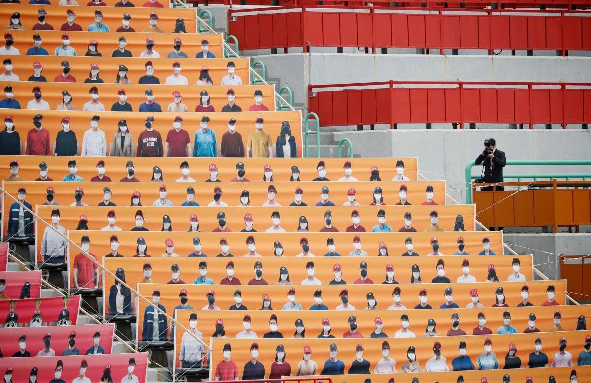 Janubiy Koreyada beysbol mavsumi tribunalardagi “soxta” muxlislar bilan boshlandi